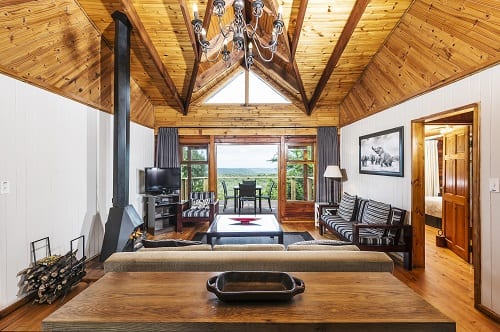 KARIEGA MAIN LODGE -LOG CHALET LIVING ROOM